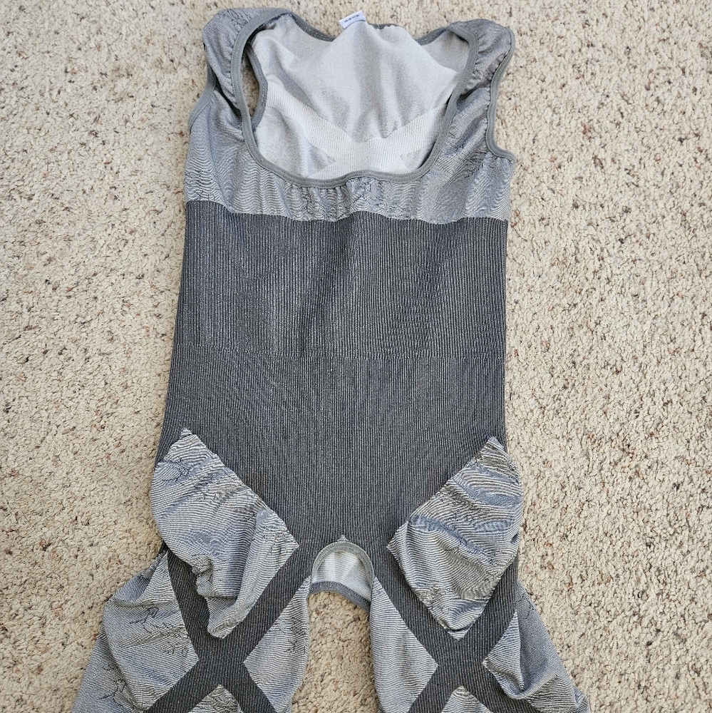 Full Body Shapewear With A Hole For Going To The Bathroom, L/Xl.
